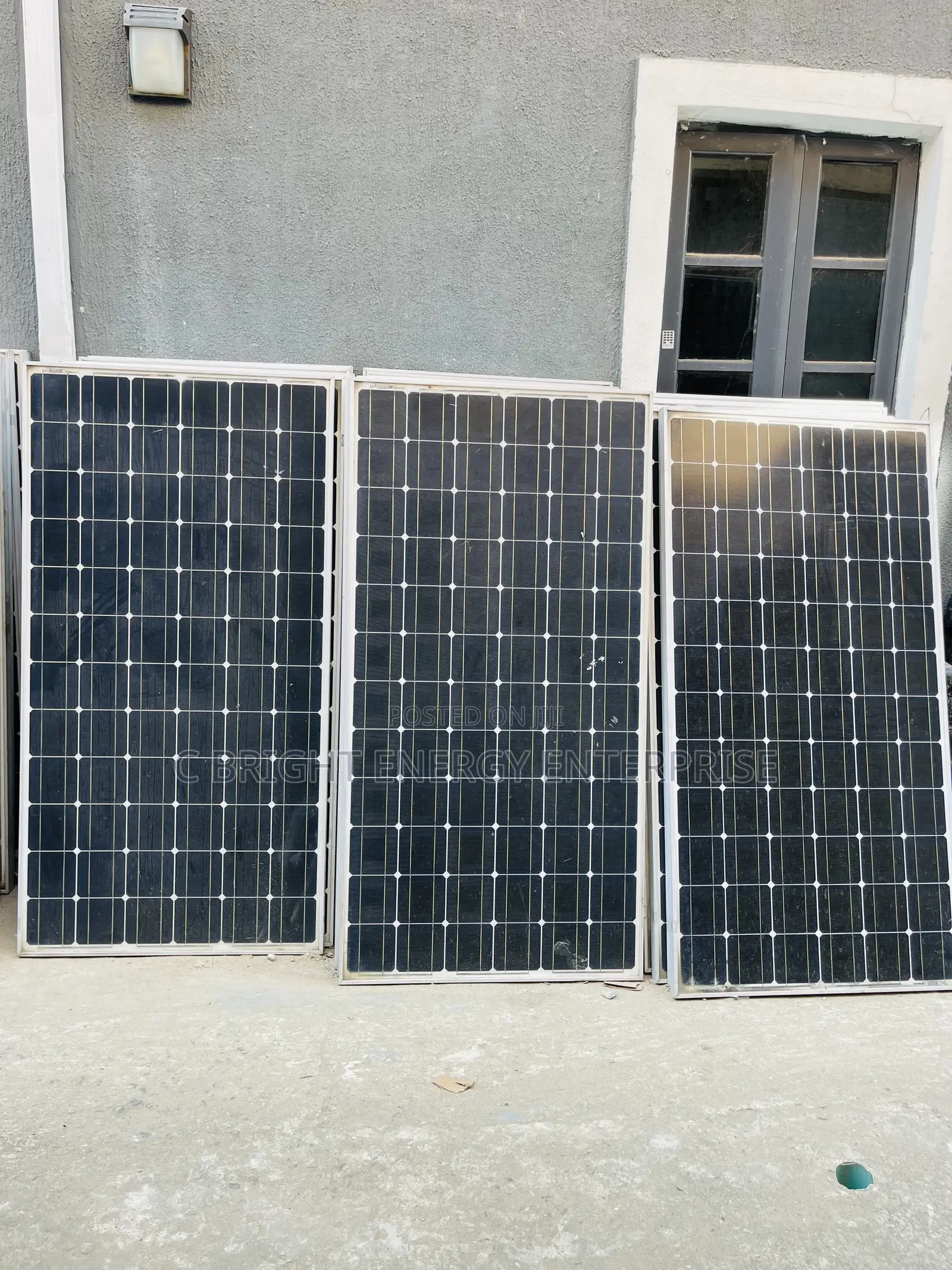 300watts Canadian Solar Panel 25 Years Guarantee