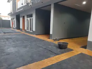 Yellow And Black Hardener Paint Acrylic Sealent Edger