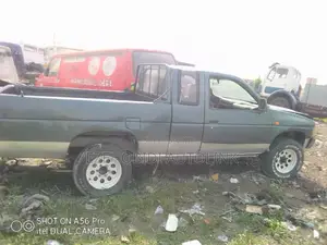 Nissan Pick-Up 1997 Blue