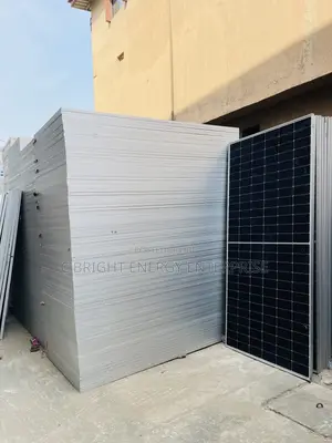 570watts Canadian Solar Panels With 25 Years Guarantee