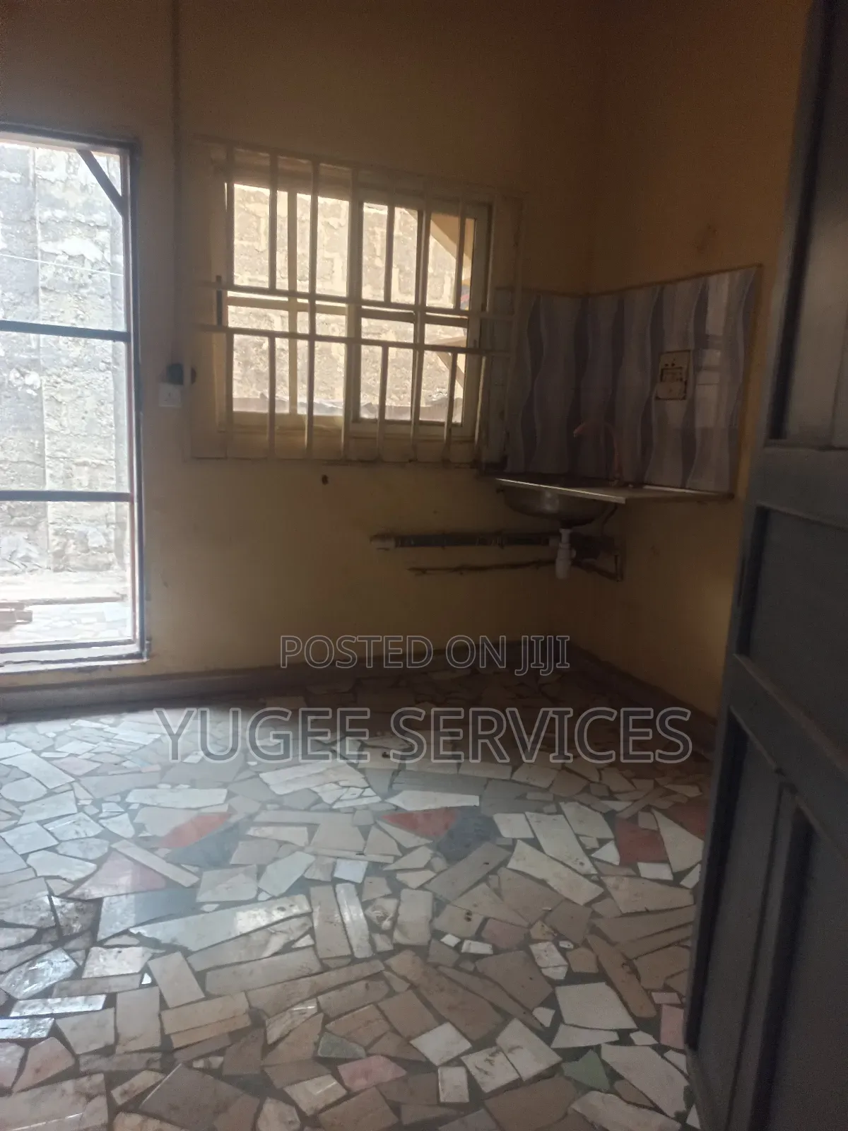 3bdrm Block of Flats in Bonsaac, Oshimili South for rent