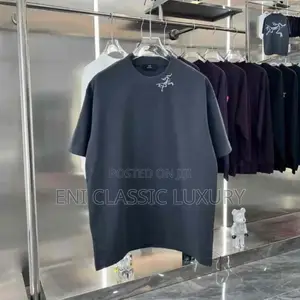 Best Quality Luxury Round Neck Available in Store 