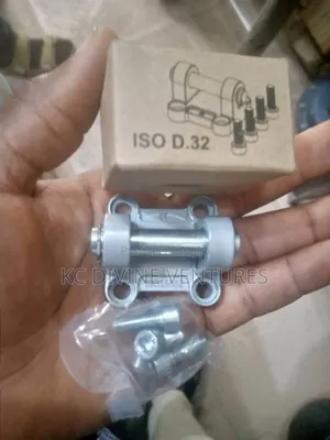 Cylinder Mounting D32