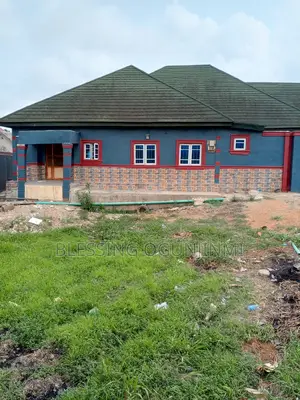 Photo - 10bdrm Bungalow in Obafemi-Owode for sale