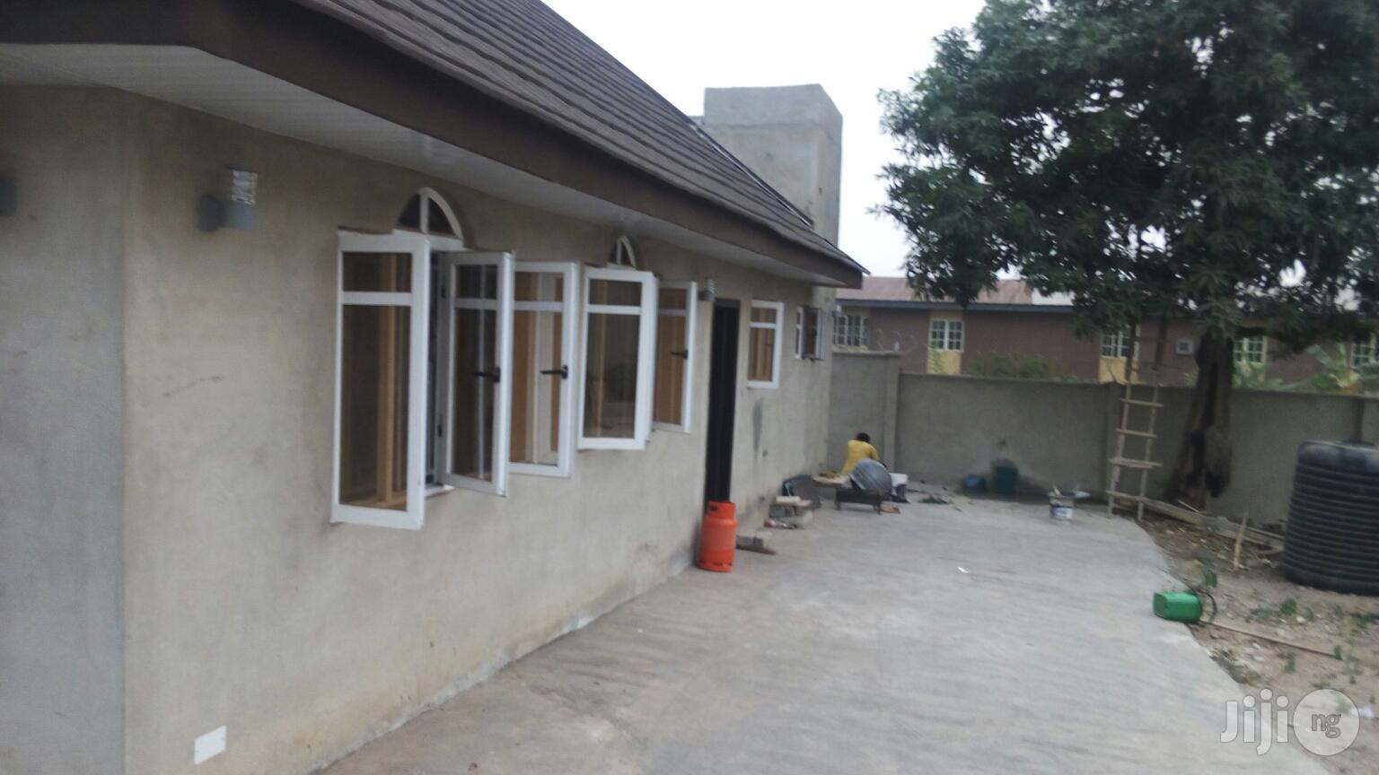 Larry & Co Building Contractor