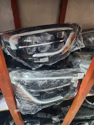 Glc300 2019 Set of America Headlight