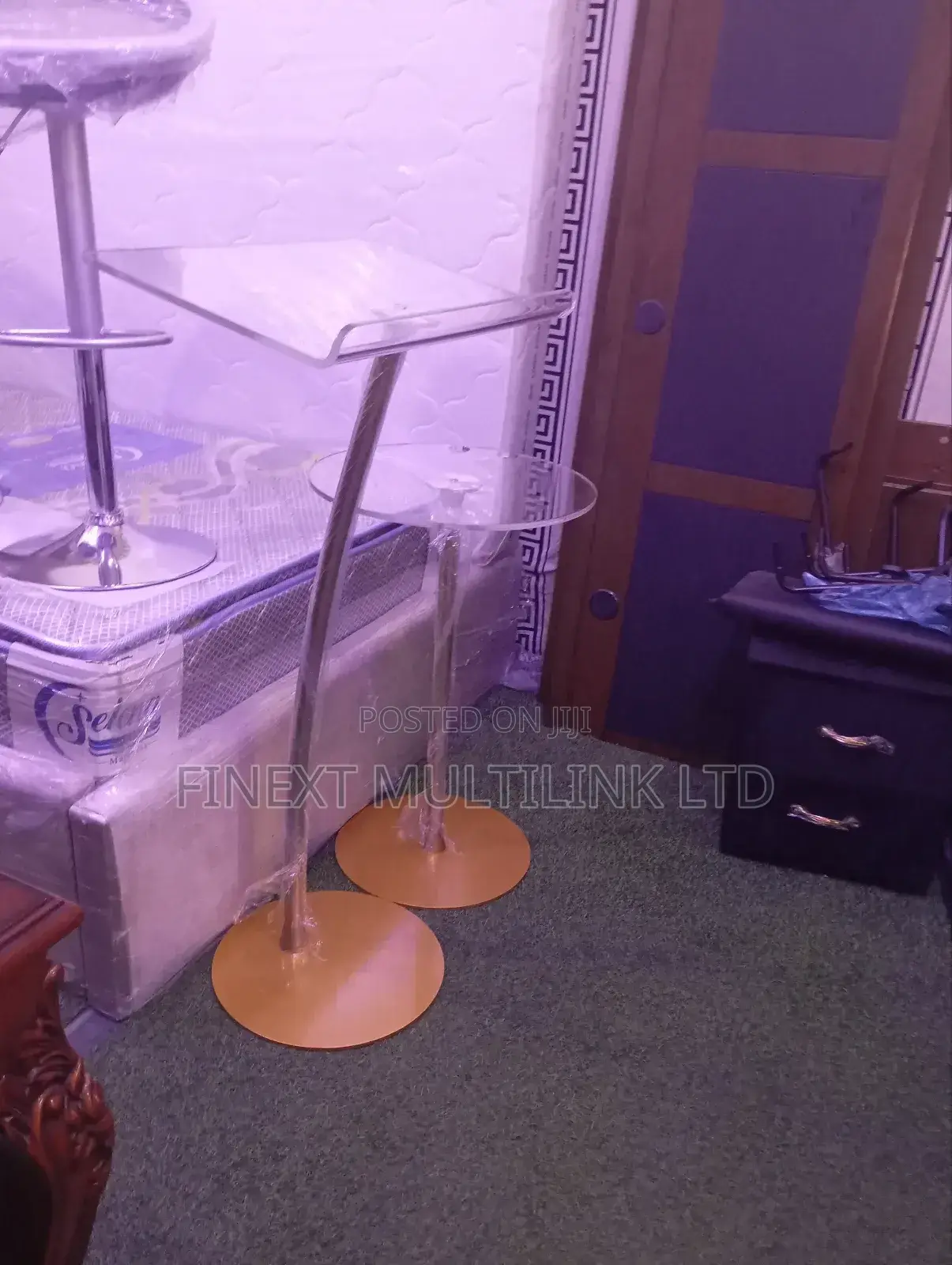 Single Stand Glass Pulpit With Side Stand