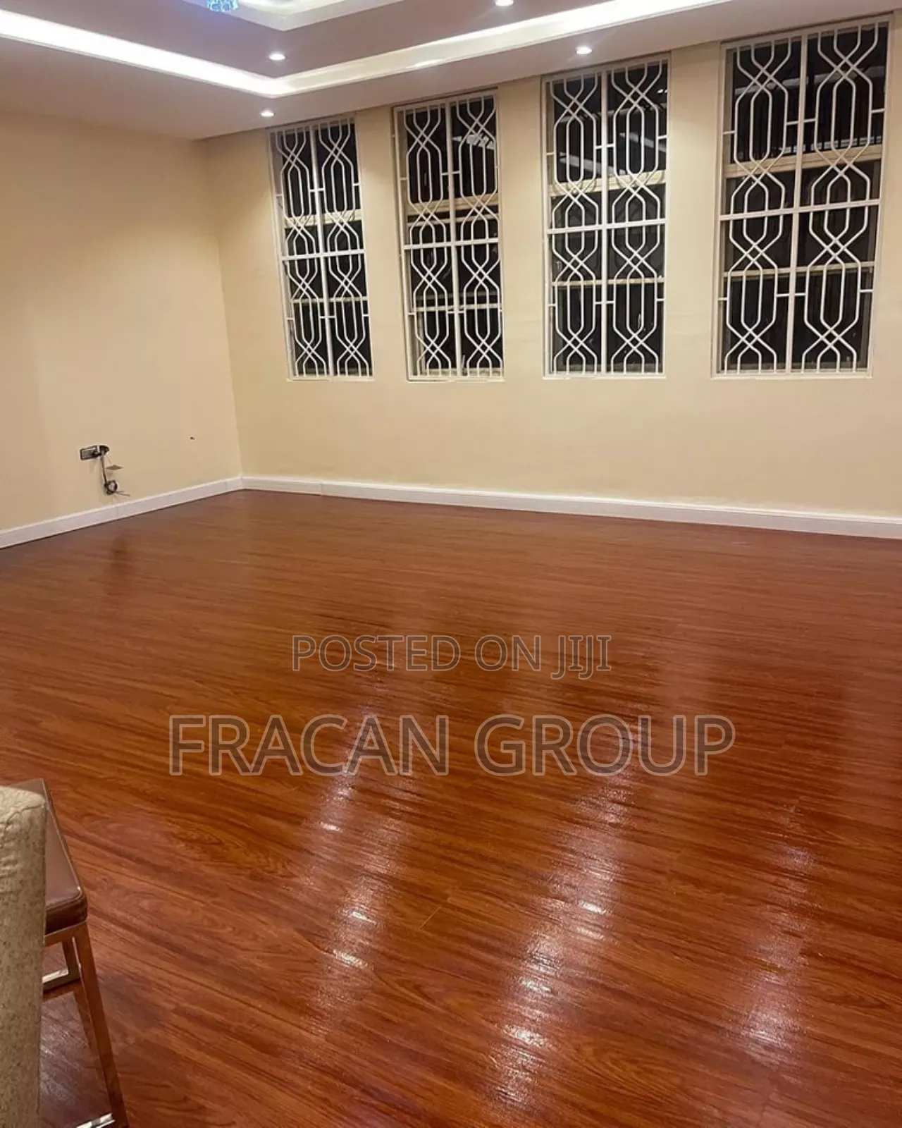 Vinyl Woodlike Floor