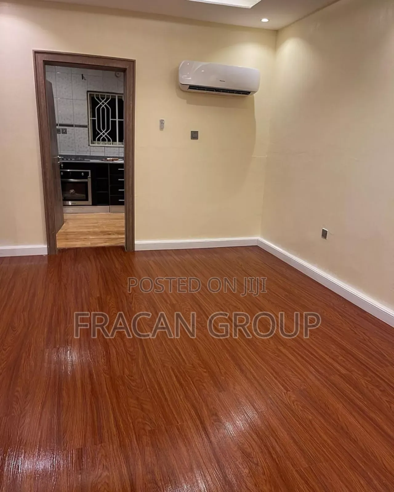 Vinyl Woodlike Floor