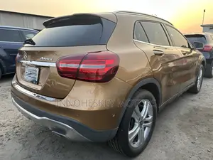 Mercedes-Benz GLA 250 2018 Brown