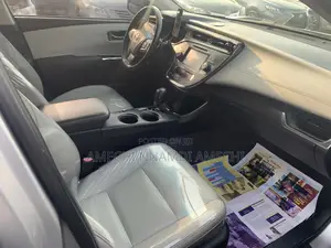 Toyota Avalon XLE FWDSedan (3.6L 6cyl 6A) 2016 Silver