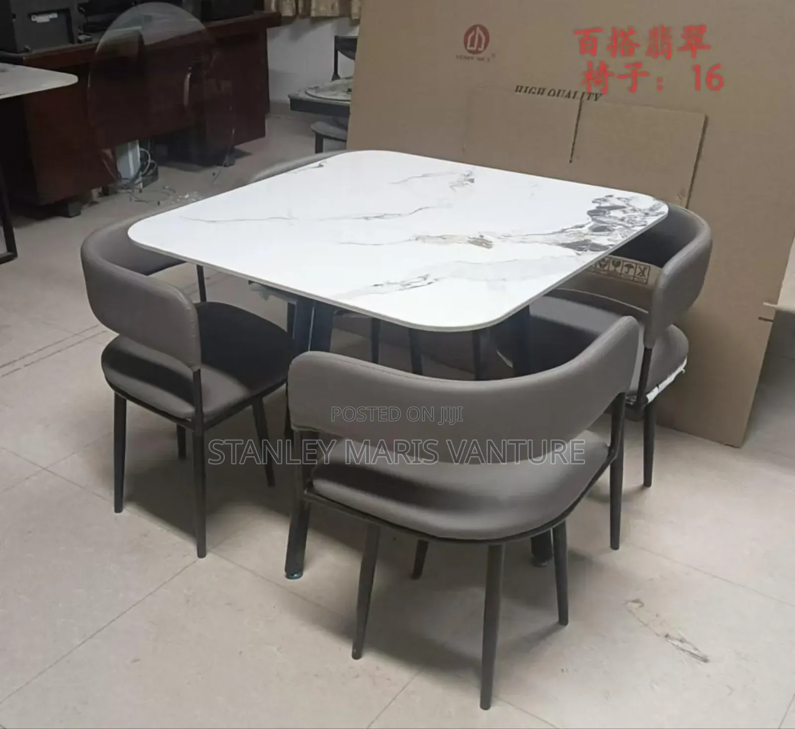 Luxurious Four Seater Dinning Set
