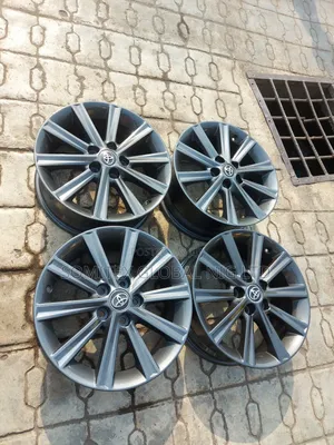 Toyota Camry Alloyed Rim 2013.