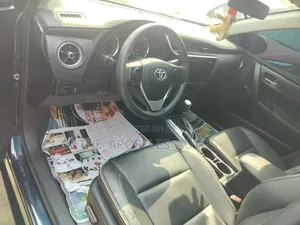 Toyota Corolla XLE (1.8L 4cyl 2A) 2018 Blue