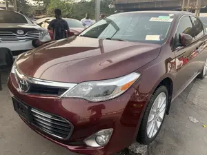 Toyota Avalon XLE Premium 4dr Sedan (3.5L 6cyl 6A) 2015 Red