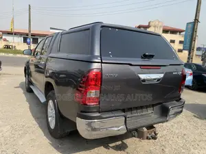Toyota Hilux SR5 4x4 2017 Gray