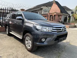 Toyota Hilux SR5 4x4 2017 Gray