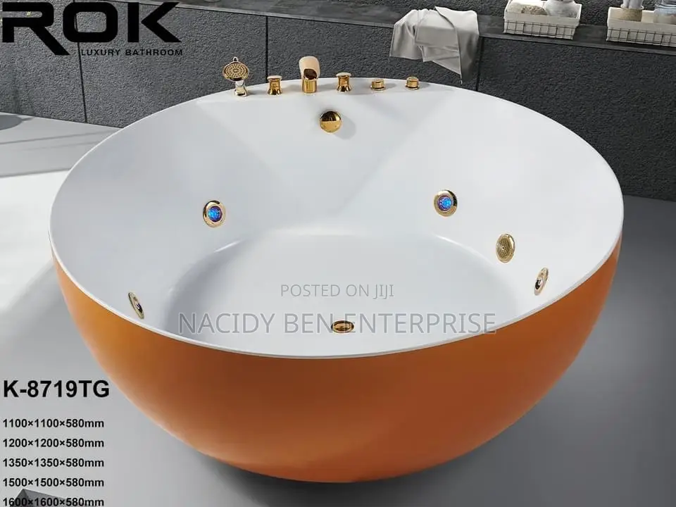 Round Jacuzzi