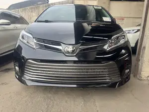 Toyota Sienna XLE (3.5L 6cyl 8A) 2018 Black