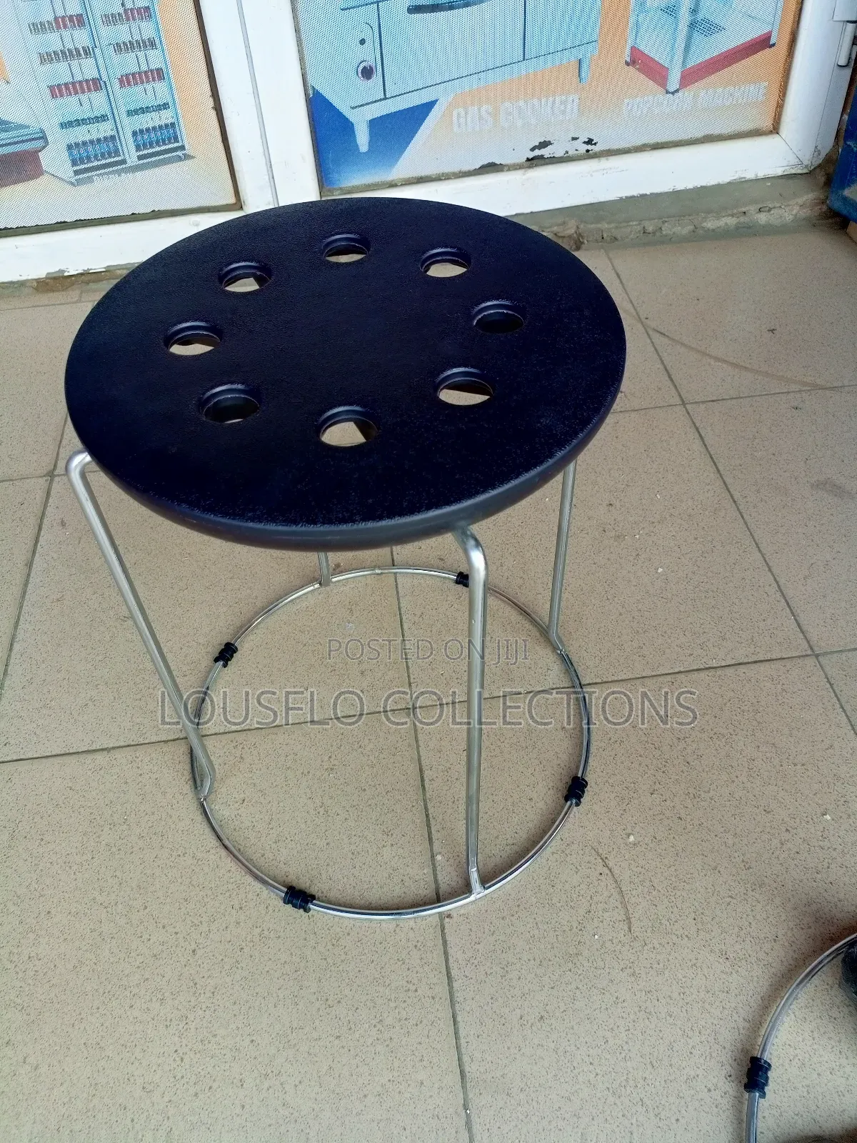 Quality Plastic Stood With Stainless Leg