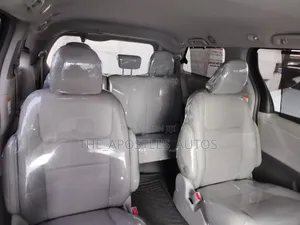 Toyota Sienna Limited (3.5L 6cyl 8A) 2018 Black