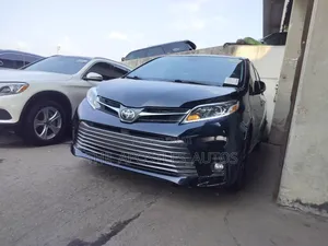 Toyota Sienna XLE AWD (3.5L 6cyl 8A) 2018 Black