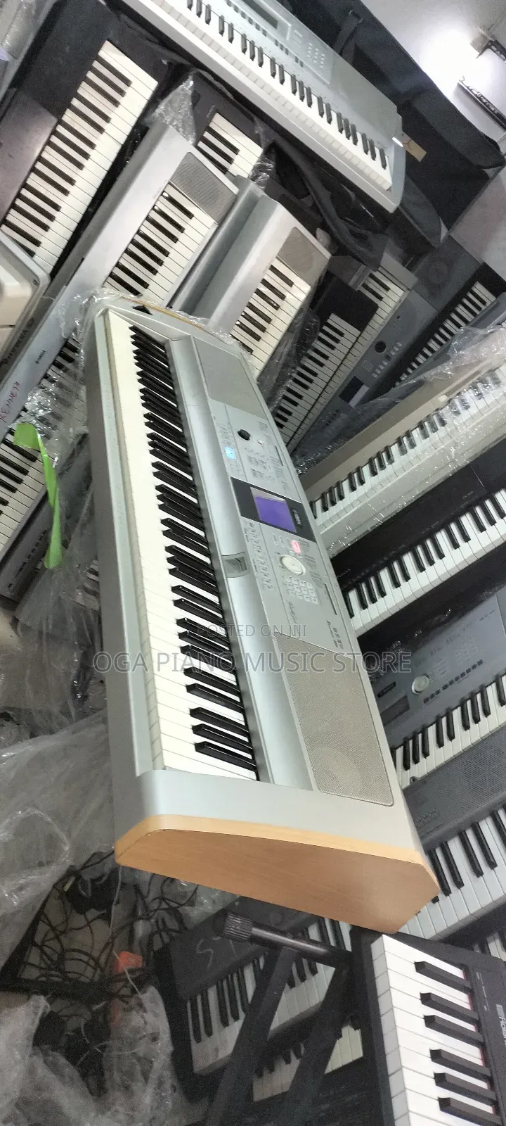 Yamaha DGX-505 88-Keys Portable Digital Keyboard