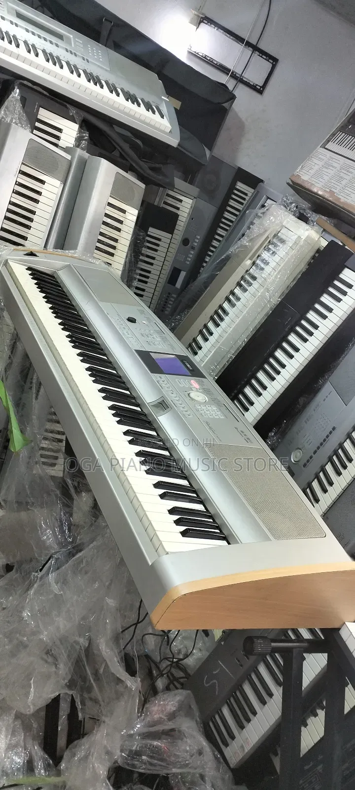 Yamaha DGX-505 88-Keys Portable Digital Keyboard