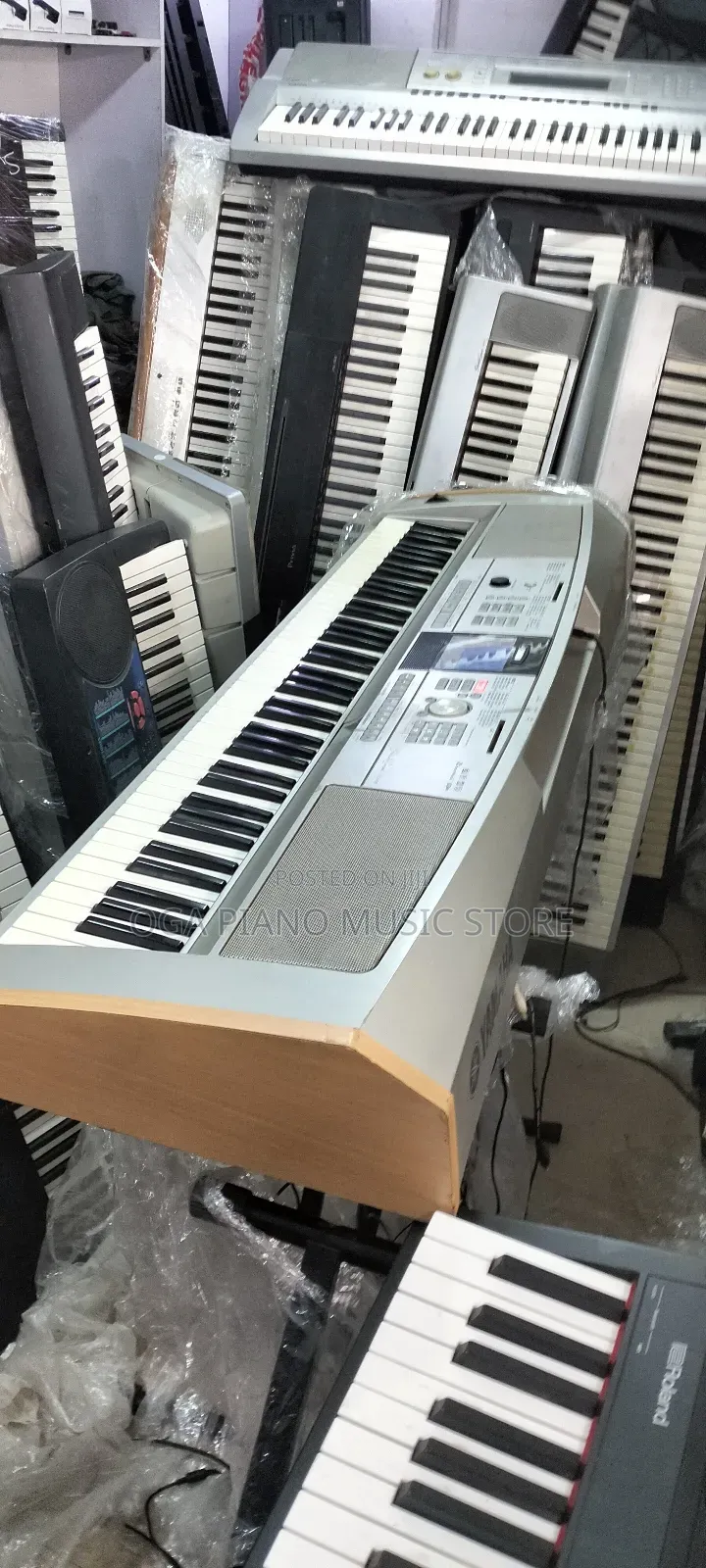 Yamaha DGX-505 88-Keys Portable Digital Keyboard