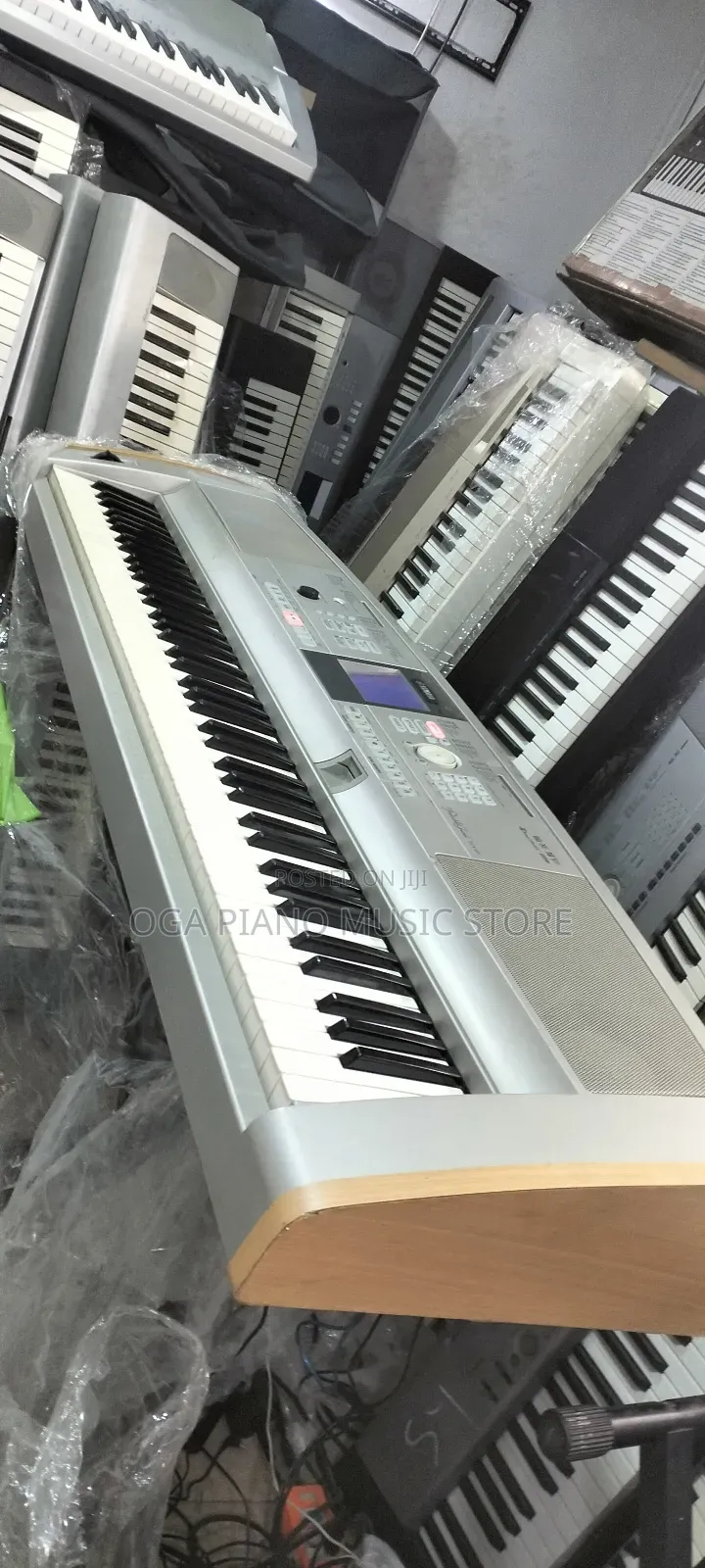 Yamaha DGX-505 88-Keys Portable Digital Keyboard