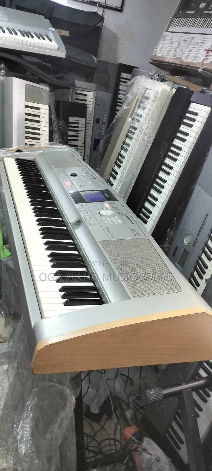 Yamaha DGX-505 88-Keys Portable Digital Keyboard