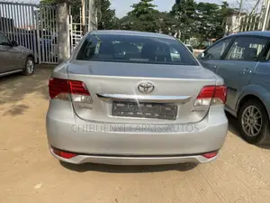 Toyota Avensis 2014 Silver