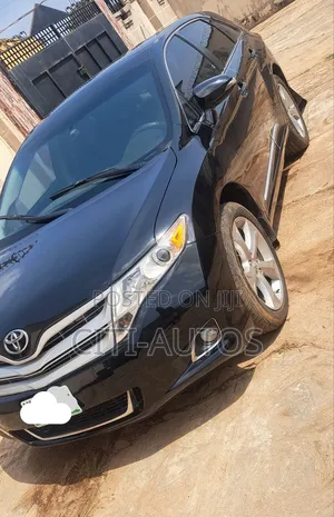 Photo - Toyota Venza 2012 Black