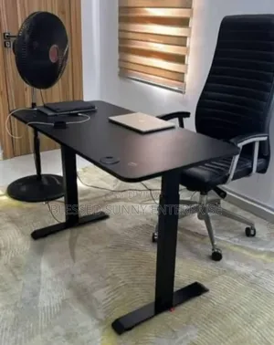Electric Adjustable Height Table