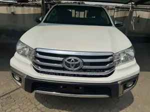 Toyota Hilux 2020 White