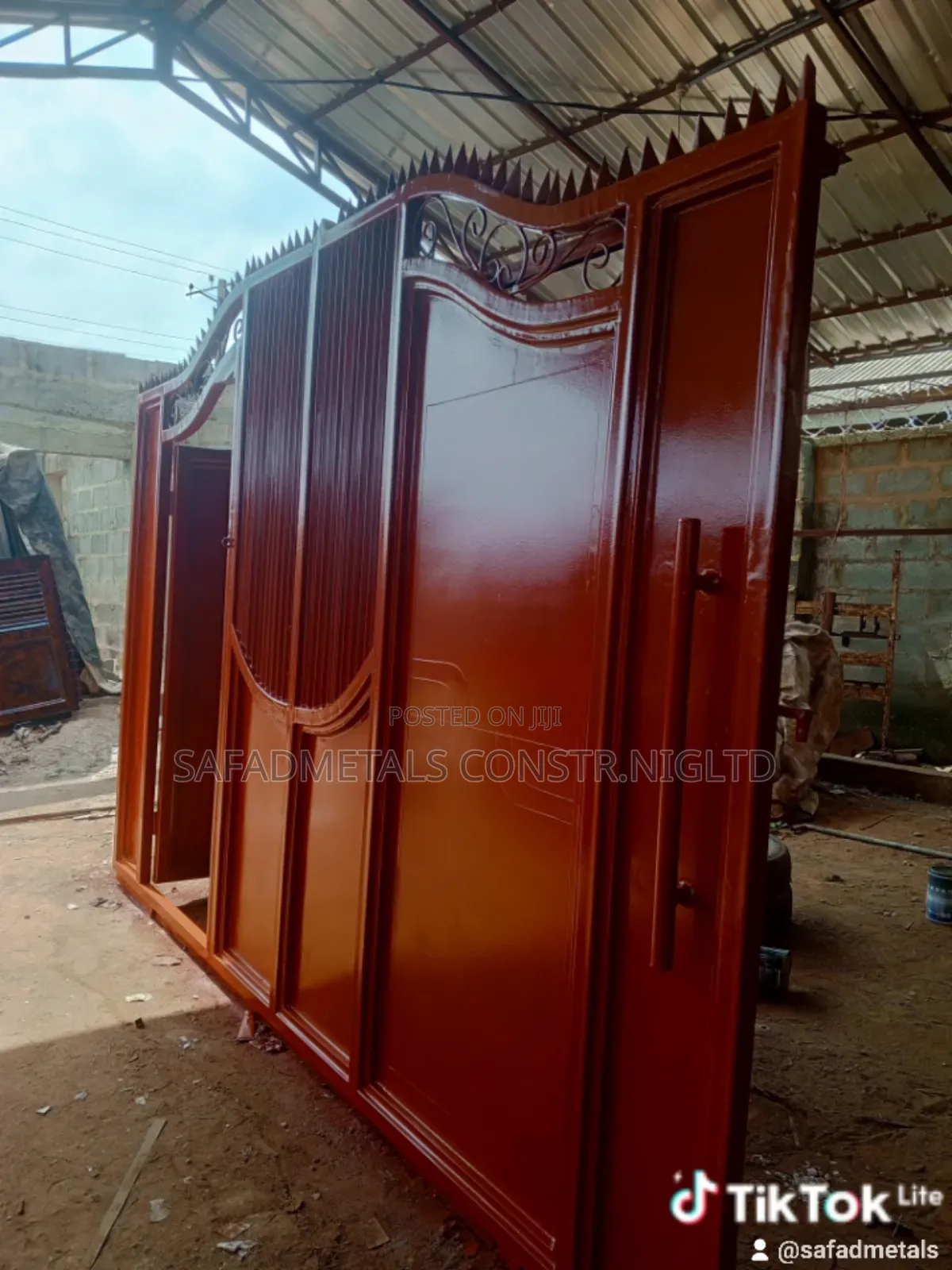Arc Sliding Gate