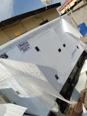 Quiet-Operation 200kva Soundproof Perkins Generator