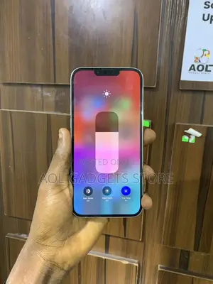 Photo - Apple iPhone 13 Pro Max 512 GB Silver