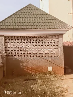 3bdrm Block of Flats in Clean, Kaura for sale