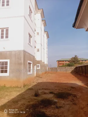 3bdrm Block of Flats in Clean, Kaura for sale
