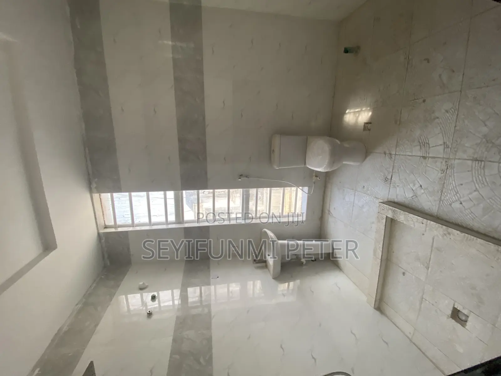 Furnished 4bdrm Duplex in Waterfront Estate for sale