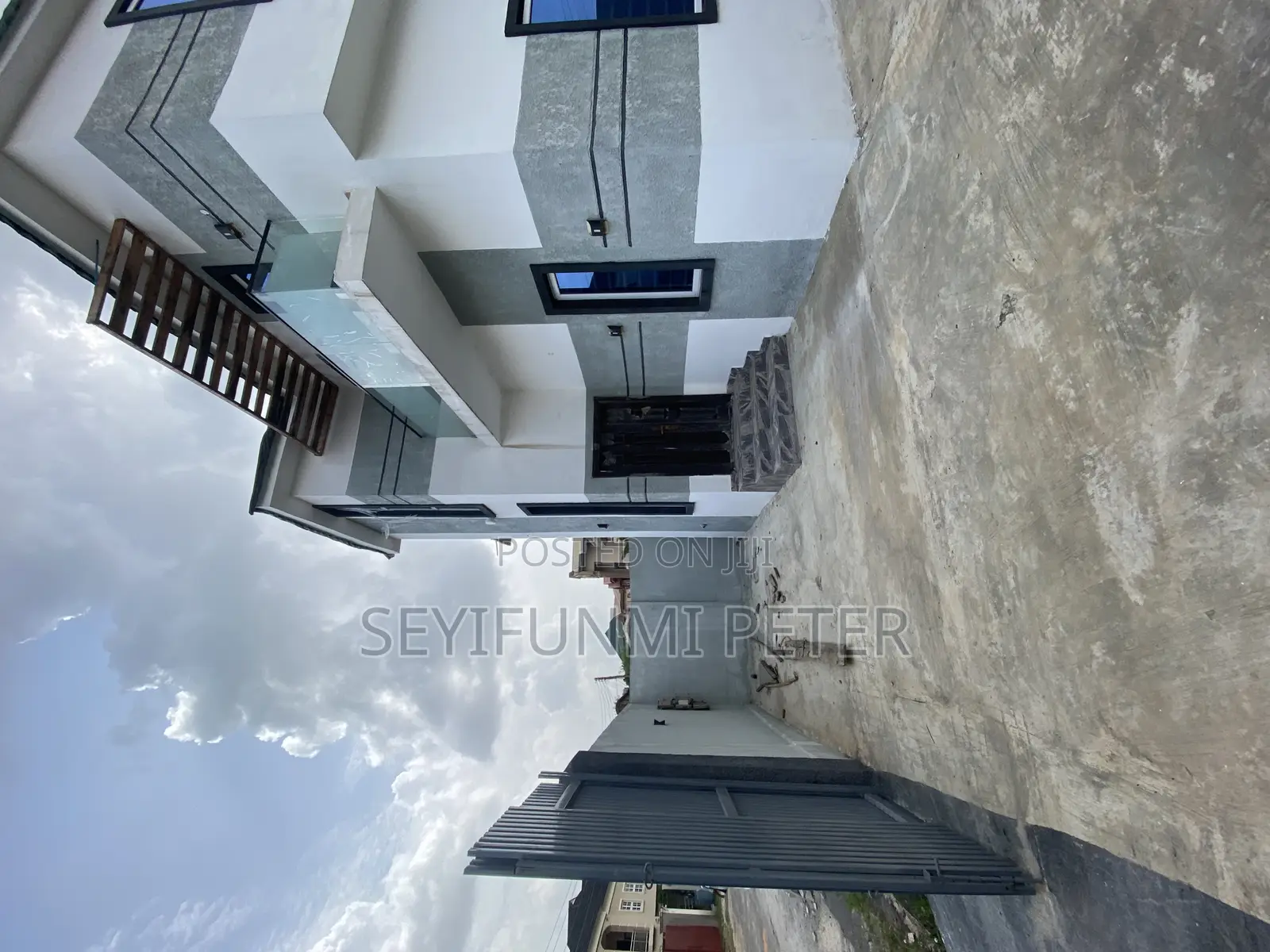 Furnished 4bdrm Duplex in Waterfront Estate for sale