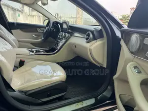 Mercedes-Benz C300 Luxury 4dr AWD 4Matic Sedan (2.0L 4cyl 7A) 2015