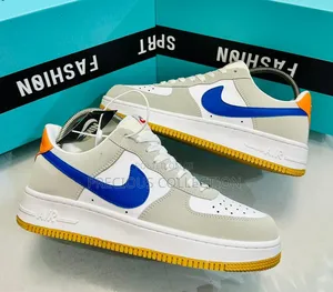 Unisex Nike Lace Up Sneakers
