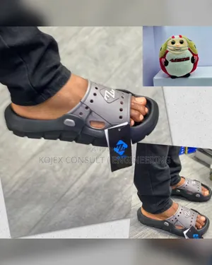 Comfy Will Cozy Slides Available as Seen