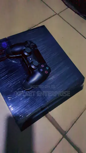 Ps4 Game Console and 1 Pad