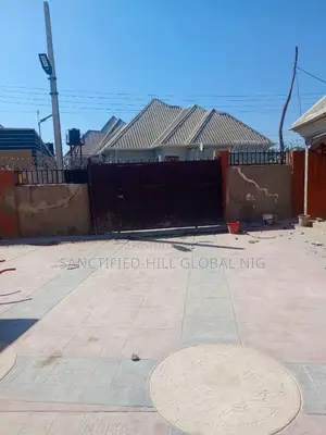 1bdrm Block of Flats in City College, Karu for rent