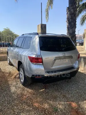 Toyota Highlander SE 2010 Silver