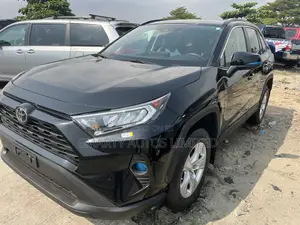 Toyota RAV4 XLE Premium 2022 Black