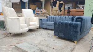 Photo - Classic and Sturdy Set of Sofas